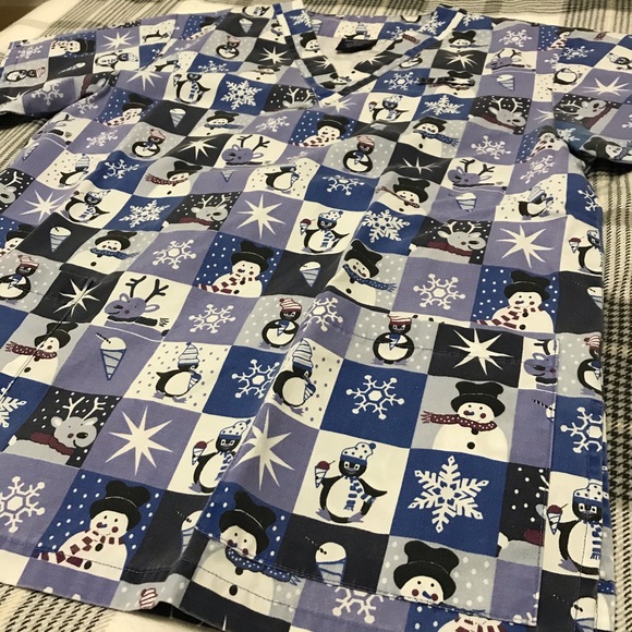Winter-Themed Scrub Top - Picture 3 of 4